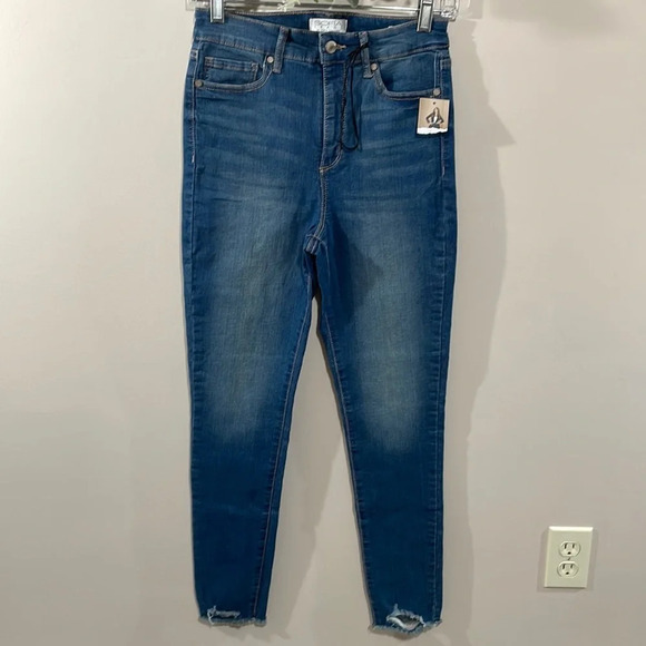 NWT Sofia Jeans By Sofia Vergara Rosa Super HR Curvy Ankle Denim Ankle 2 - Picture 1 of 16